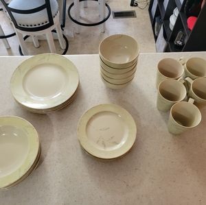 Pier One 5 person Dish Set